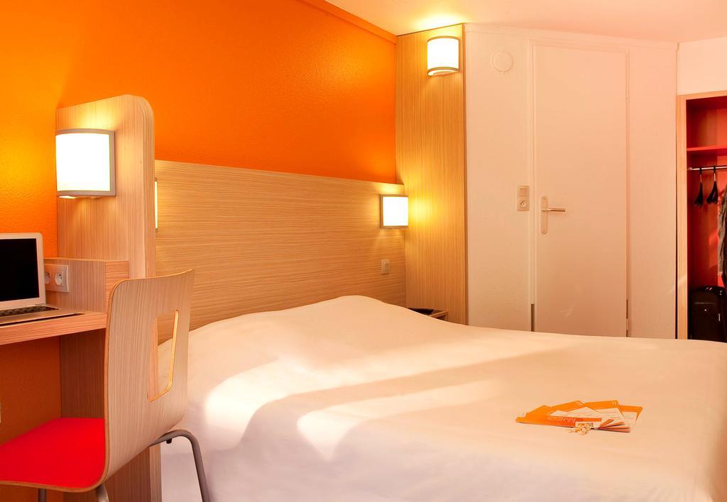 Premiere Classe Valenciennes Ouest Petite Foret Exterior photo
