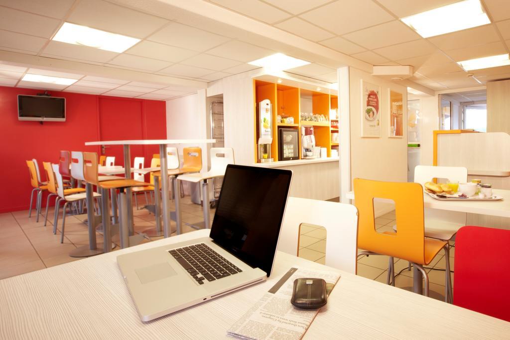 Premiere Classe Valenciennes Ouest Petite Foret Exterior photo